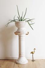 Witte aardewerk zuil met bloempot. Vintage piëdestal /sokkel, Huis en Inrichting, Woonaccessoires | Zuilen en Pilaren, Ophalen