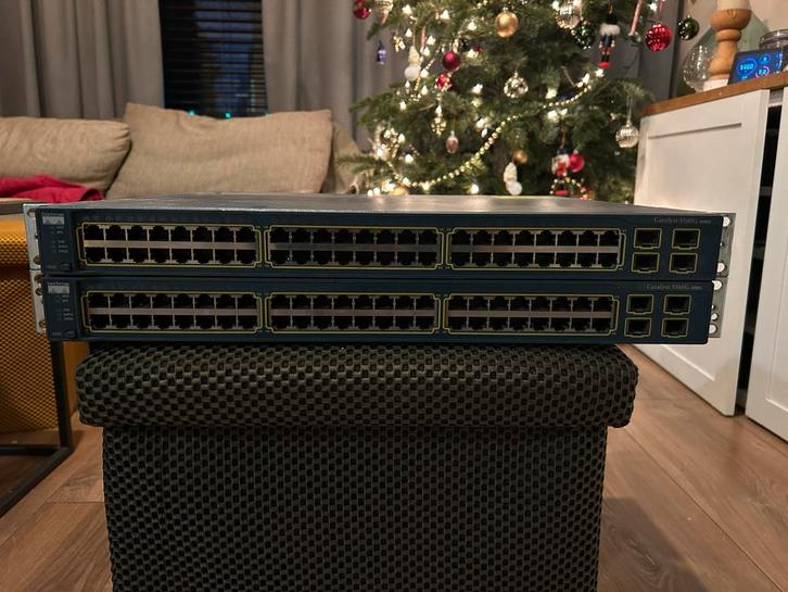 2x Cisco Catalyst 3560G 52 poorts Gigabit Switchen, Computers en Software, Netwerk switches, Gebruikt, Ophalen