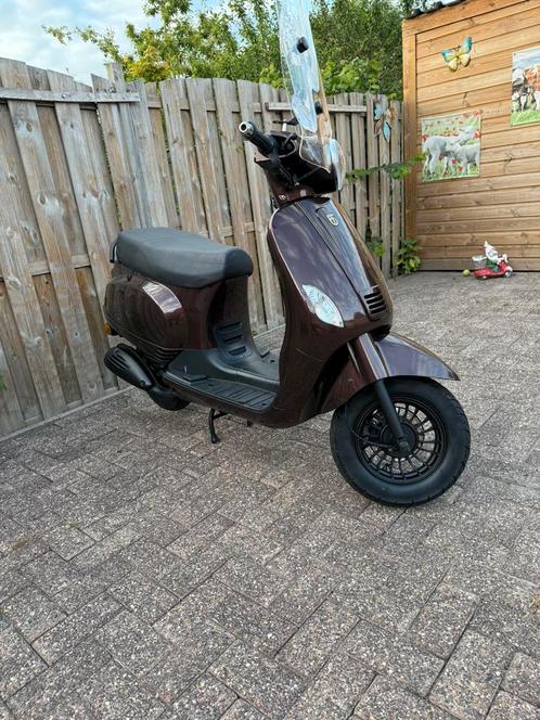 Te koop hele mooie btc riva snorscooter 2018, Fietsen en Brommers, Snorfietsen en Snorscooters, Zo goed als nieuw, Overige merken
