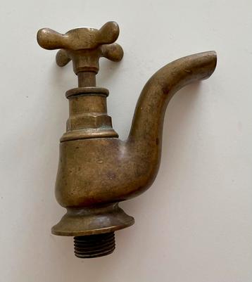 Antieke koperen (Franse) kraan beschikbaar voor biedingen