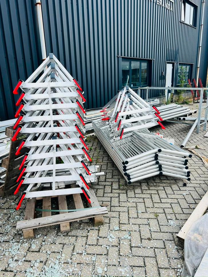 Dakrandbeveiligingen 8 stuks van 3 meter, Doe-het-zelf en Verbouw, Steigers, Zo goed als nieuw, Overige typen, Minder dan 2 meter