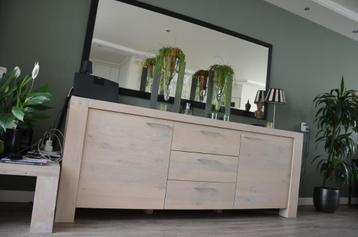 dressoir beschikbaar voor biedingen