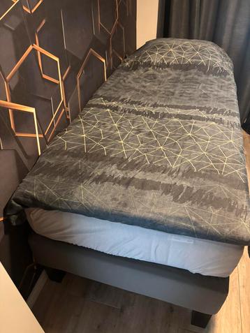 1 persoons boxspring Ikea incl topper beschikbaar voor biedingen