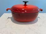 Le Creuset La Mama 29 cm Kersenrood, heel erg goed, Huis en Inrichting, Gietijzer, Ophalen of Verzenden, Zo goed als nieuw, Keramische plaat