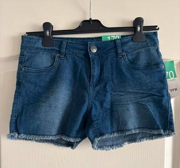 Korte broek/short maat 170 beschikbaar voor biedingen