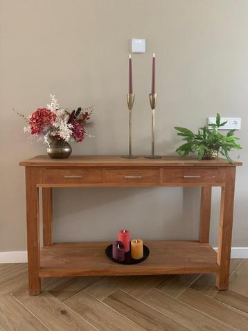 Sidetables beschikbaar voor biedingen