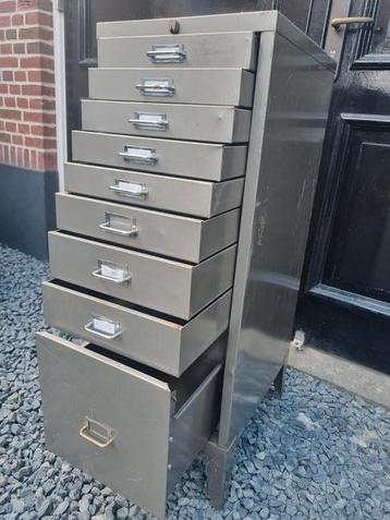 Vintage metalen ladekast
! beschikbaar voor biedingen