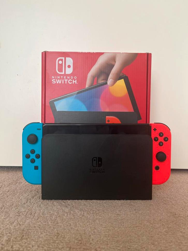 nintendo switch OLED met games, Spelcomputers en Games, Spelcomputers | Nintendo Switch, Zo goed als nieuw, Switch OLED, Met 1 controller