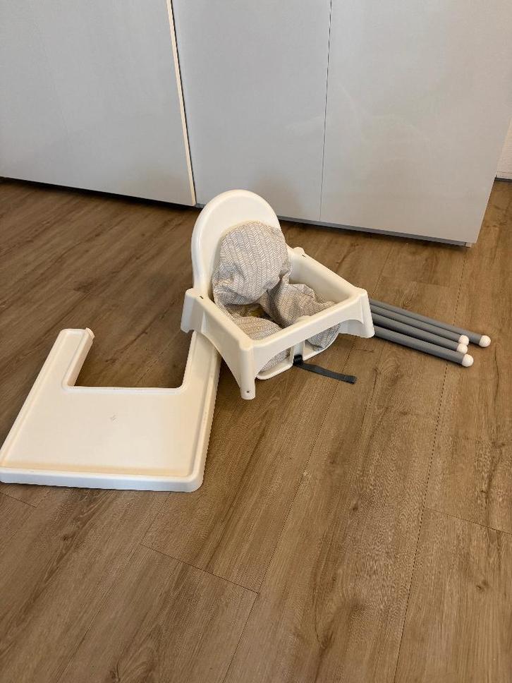 Ikea Kinderstoel, Kinderen en Baby's, Kinderstoelen, Zo goed als nieuw, Overige typen, Aanschuifbaar, Afneembaar eetblad, Stoelverkleiner