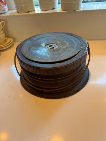 Antieke voetenstoof beschikbaar voor biedingen