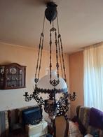 Antieke hanglamp met glazen kap en metalen details, Huis en Inrichting, Lampen | Kroonluchters, Ophalen