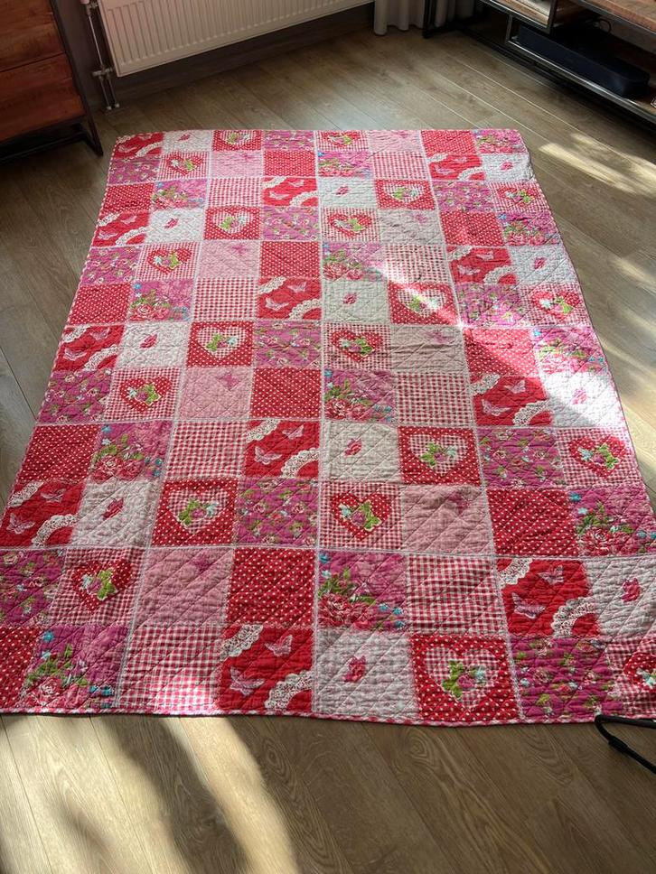 Roze met rood kleed / sprei 225 x 165 cm, Huis en Inrichting, Woonaccessoires | Plaids en Woondekens, Gebruikt, Ophalen of Verzenden