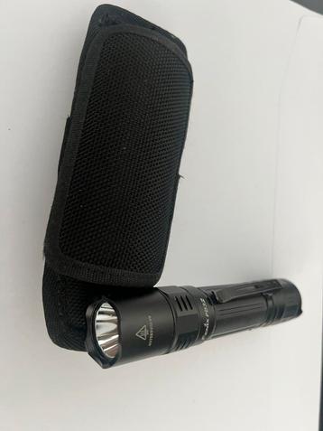 Fenix PD32 met oplader en houder professionele zaklamp beschikbaar voor biedingen