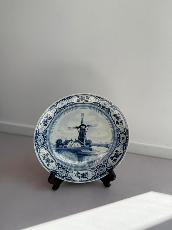 NETJES - Delfs blauw bord - eventueel met bordstandaard, Antiek en Kunst, Antiek | Porselein, Ophalen of Verzenden