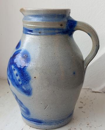 aardewerken schenkkannetje / oorkannetje beschikbaar voor biedingen