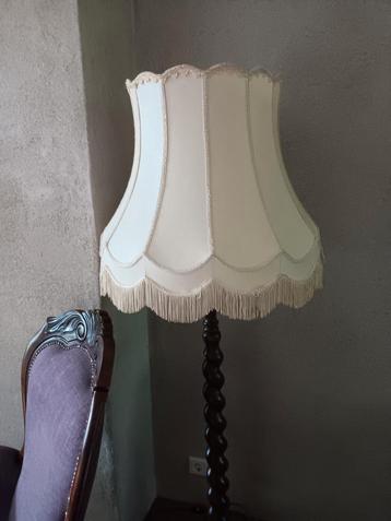 Prachtige vintage lampenkap beschikbaar voor biedingen