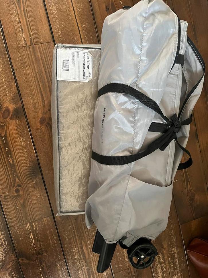 Kidsriver Campingbedje + Matras - Compact en Handig!, Kinderen en Baby's, Kinderkamer | Bedden, Gebruikt, Minder dan 140 cm, Minder dan 70 cm