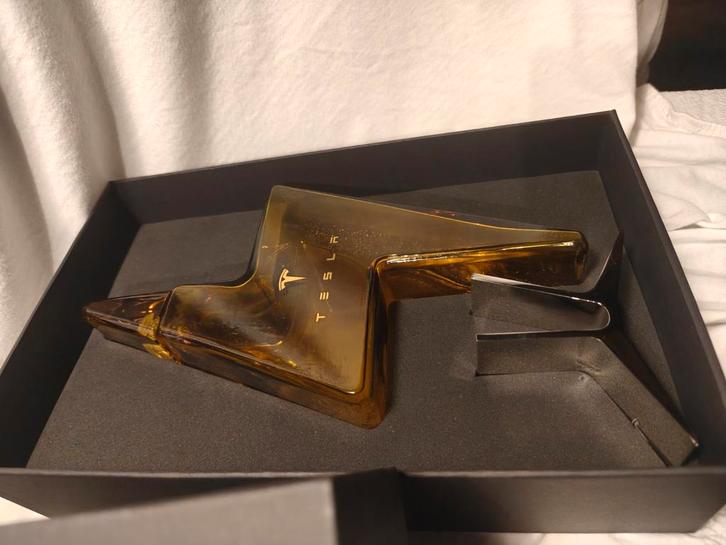 Tesla Decanter / Karaf - Limited Edition, Huis en Inrichting, Woonaccessoires | Vazen, Zo goed als nieuw, Overige kleuren, Minder dan 50 cm