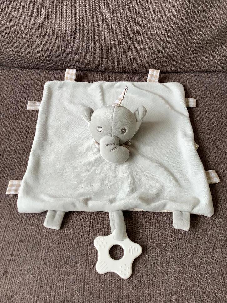 Appease olifant knuffeldoekje lapje met labeltjes 5 euro, Kinderen en Baby's, Speelgoed | Knuffels en Pluche, Zo goed als nieuw