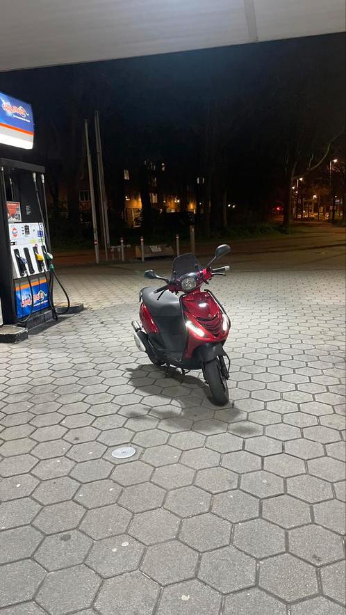 piaggio zip 2t 50cc, Fietsen en Brommers, Scooters | Piaggio, Zo goed als nieuw, Ophalen of Verzenden