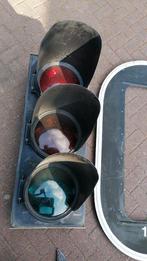 Verkeerslicht, drie lampen, stoplicht auto's., Ophalen