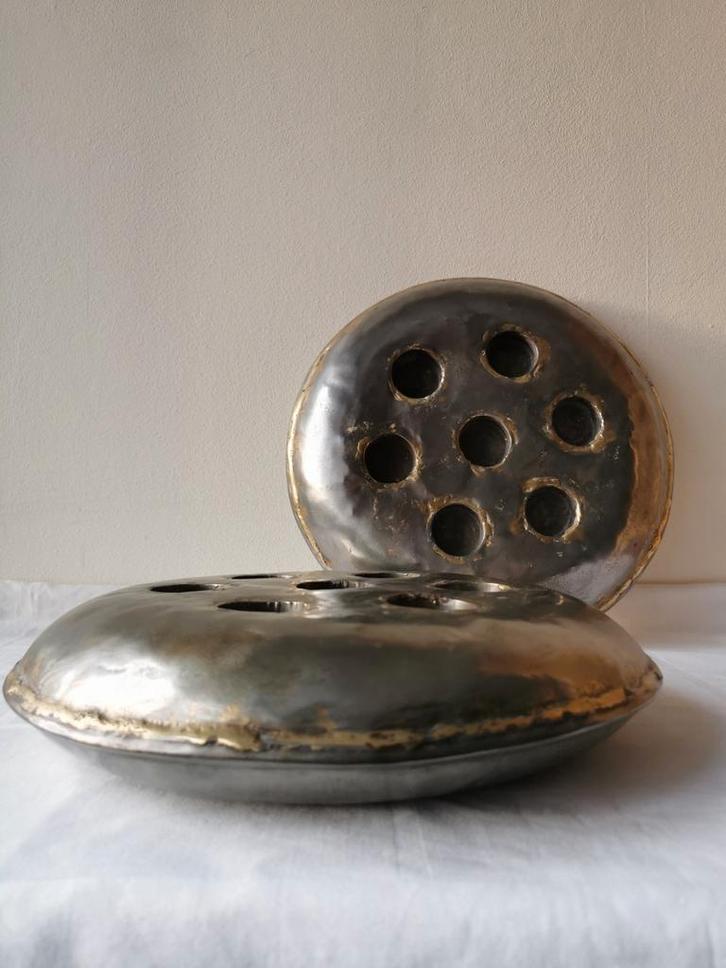 2 grote metalen handgemaakte waxinelichthouders 34 cm, Huis en Inrichting, Woonaccessoires | Kandelaars en Kaarsen, Gebruikt, Kandelaar