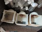 Doos met flesjes 3 nestjes 2 inleg bakjes, Dieren en Toebehoren, Vogels | Toebehoren, Ophalen, Zo goed als nieuw