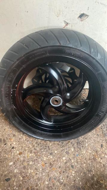 Voorvelg met band beschikbaar voor biedingen