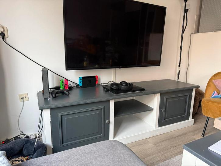 Inboedel aan kasten en tafels, Huis en Inrichting, Kasten | Televisiemeubels, Gebruikt, Minder dan 100 cm, 150 tot 200 cm, 25 tot 50 cm