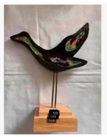 Kunst: Prachtige glazen vogel, houten voet binnen buiten beschikbaar voor biedingen