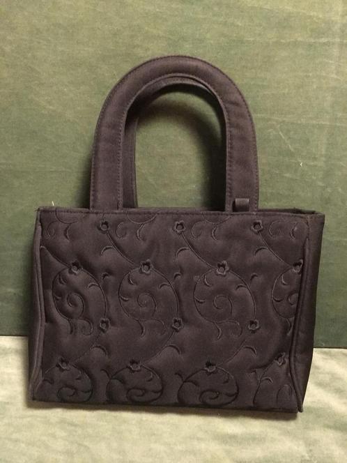 Vintage Handtas.Elegant zwart model met geborduurd front., Sieraden, Tassen en Uiterlijk, Tassen | Damestassen, Zo goed als nieuw