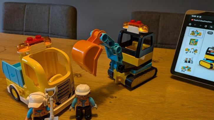 Lego Duplo Truck & Graafmachine - 10931  2x zwaailicht optie, Kinderen en Baby's, Speelgoed | Duplo en Lego, Zo goed als nieuw
