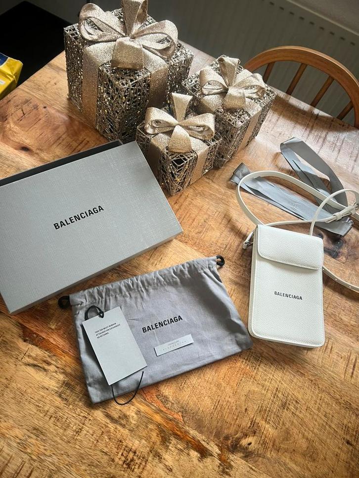 Balenciaga Leather Phone/ Card holder bag. ZGAN!, Sieraden, Tassen en Uiterlijk, Tassen | Damestassen, Nieuw, Schoudertasje, Wit