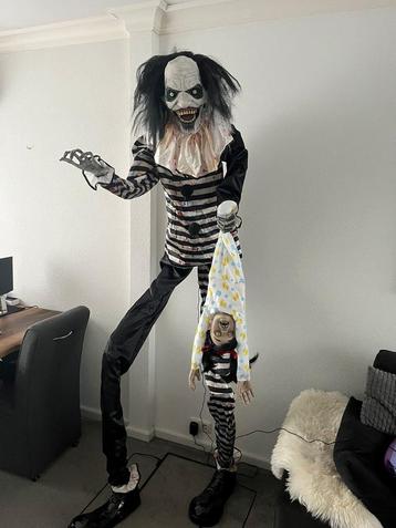 Halloween Clown met Baby beschikbaar voor biedingen