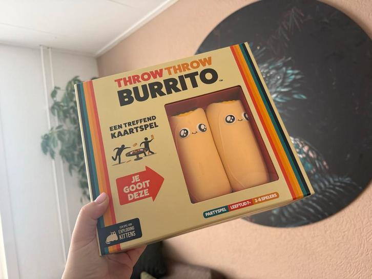 Throw Throw Burrito - Kaartspel & Trefbal!, Hobby en Vrije tijd, Gezelschapsspellen | Bordspellen, Zo goed als nieuw, Drie of vier spelers