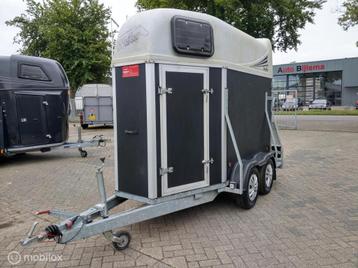Geheel nieuw opgebouwde Weijer 1,5 paards + kunststof vloer beschikbaar voor biedingen