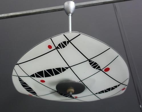 60 jaren hang lamp melkwit met rode stip & zwarte veer, Huis en Inrichting, Lampen | Hanglampen, Gebruikt, Minder dan 50 cm, Glas