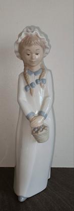 Vintage Zaphir Lladro Beeldje Meisje met Mand, Antiek en Kunst, Ophalen of Verzenden