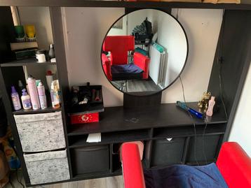 Kaptafel met Ronde Spiegel beschikbaar voor biedingen