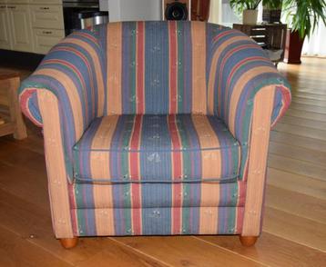 Fauteuil met armleuning beschikbaar voor biedingen