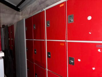 Rode Kluisjes - 620x500x1950mm beschikbaar voor biedingen