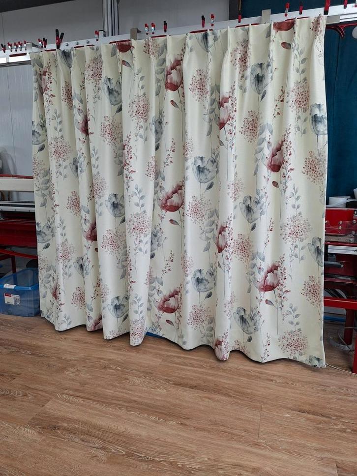 Nieuw Overgordijn met Bloemen - 170x160cm, Huis en Inrichting, Stoffering | Gordijnen en Lamellen, Ophalen of Verzenden