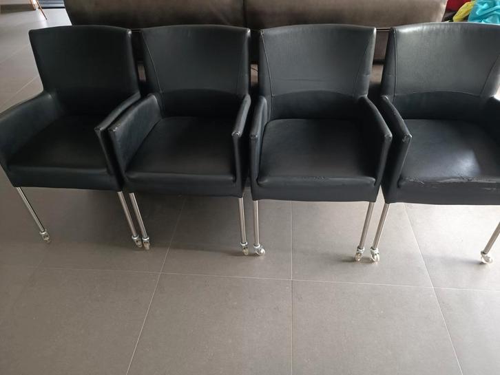 4 stoelen met wieltjes en armleuning, in gebruikte staat, Huis en Inrichting, Stoelen, Gebruikt, Vijf, Zes of meer stoelen, Leer