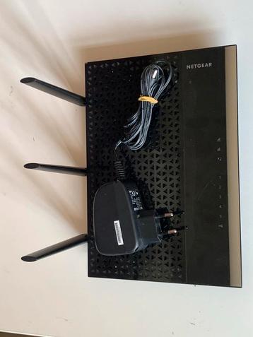 Netgear EX7000 wifi router met adapter beschikbaar voor biedingen