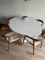 Bogard eettafel pebble 130x110cm en 4 eetkamerstoelen, Huis en Inrichting, Tafels | Eettafels, Ophalen, Overige materialen, Zo goed als nieuw