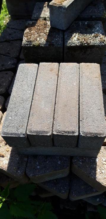 16 stuks klinkers waalformaat beschikbaar voor biedingen