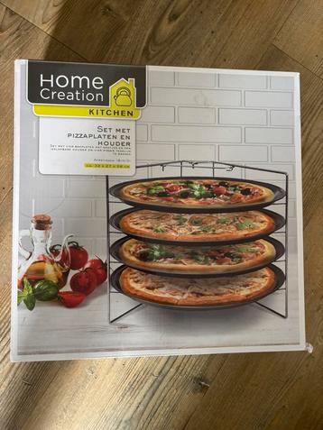 pizzabakset Home Creation, incl 4 pizzaplaten en een houder. beschikbaar voor biedingen