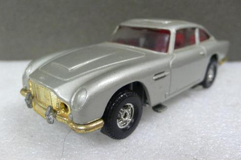 aston martin db5 james bond corgi 1/36-boef is reeds weggesc, Hobby en Vrije tijd, Modelauto's | Overige schalen, Zo goed als nieuw
