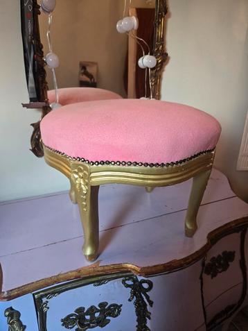 Barok poefje roze goud beschikbaar voor biedingen