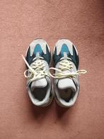 Yeezy 700 Wave Runner - Maat 40,5, Kleding | Heren, Schoenen, Ophalen of Verzenden, Zo goed als nieuw, Blauw, Yeezy